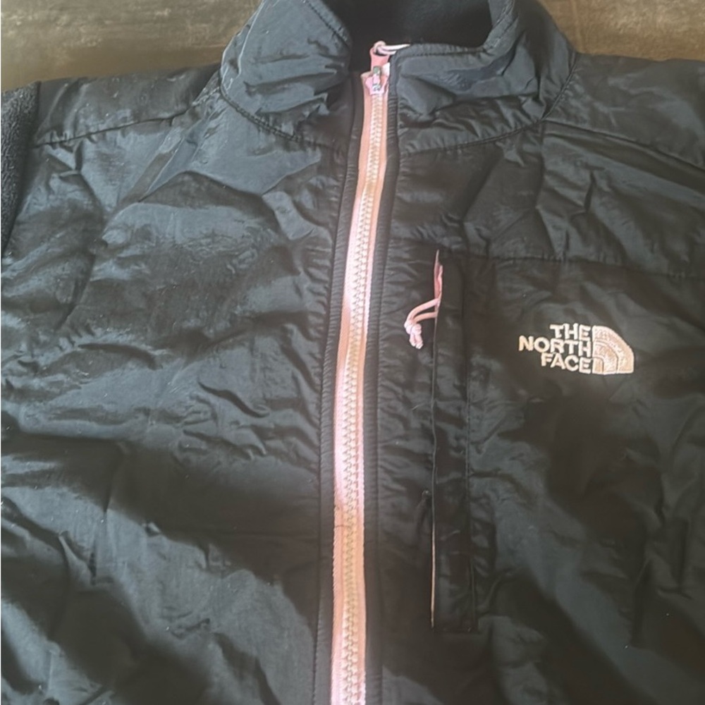 The Northface black preloved jacket in a perfect condition